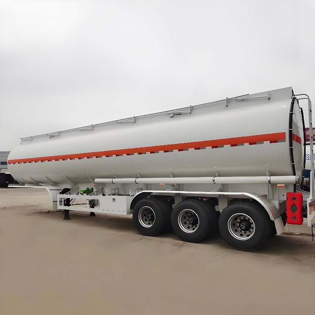 Semi-remorque p&eacute;trolier